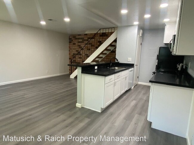 Building Photo - 2 br, 1 bath House - 275 Gomes Court Unit 2