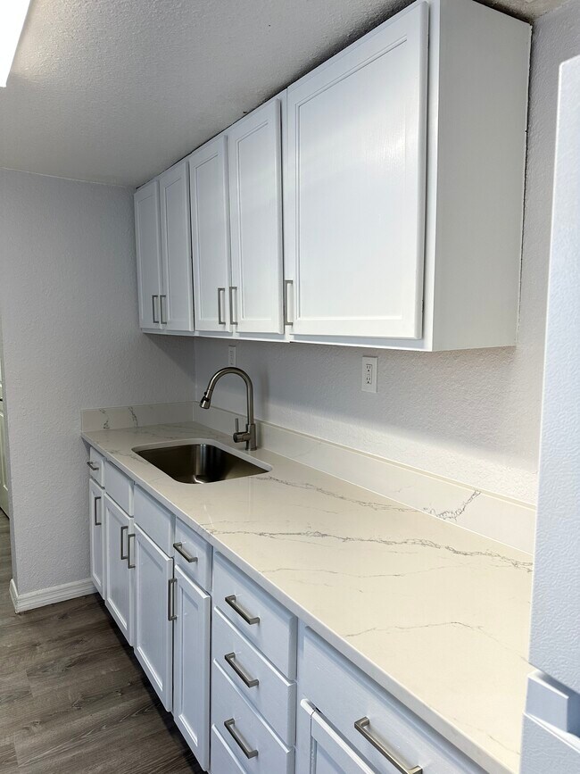 Foto del edificio - 4214 E Palifox St