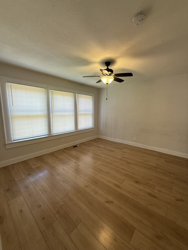 Foto del edificio - 1417 Bessemer Rd