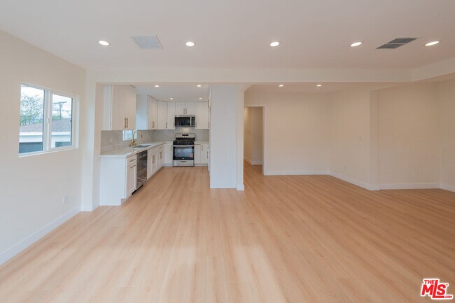 Foto del edificio - 7755 Day St