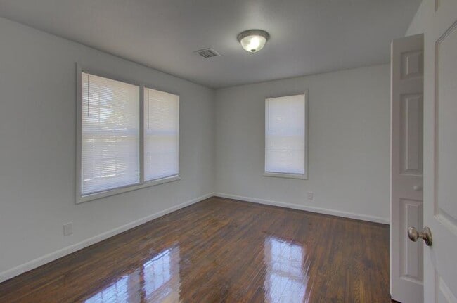 Building Photo - 8410 E 133rd St S