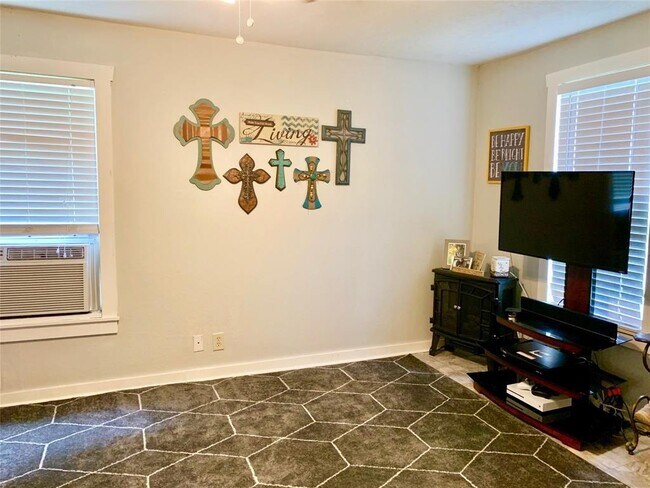 Foto del edificio - 304 W Live Oak