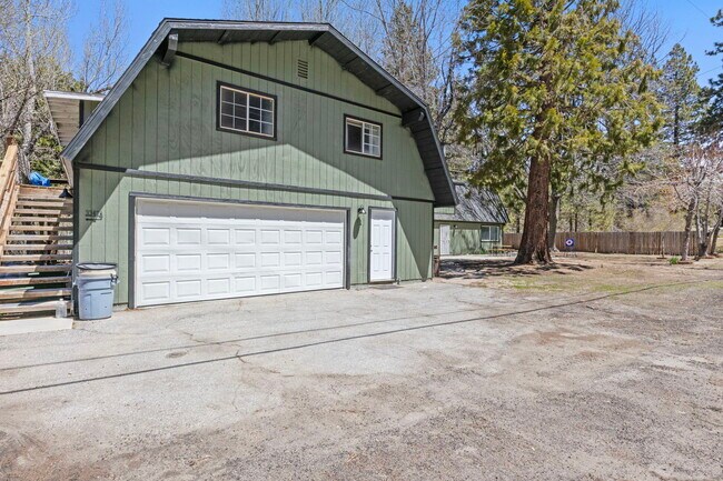 Foto del edificio - 33428 Green Valley Lake Rd