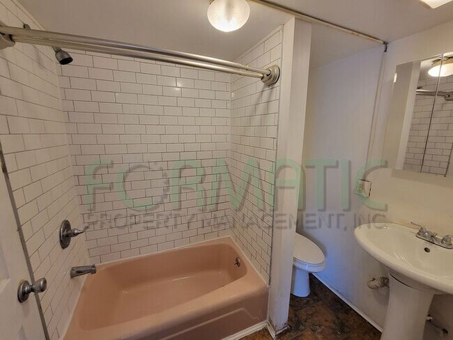 Building Photo - Second floor - 2 Bedrooms and 1 Bathroom, ...