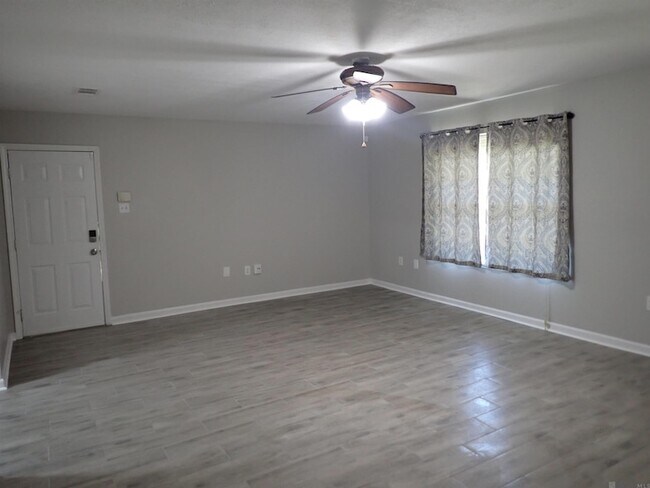 Foto del edificio - 17345 Ashton Ave