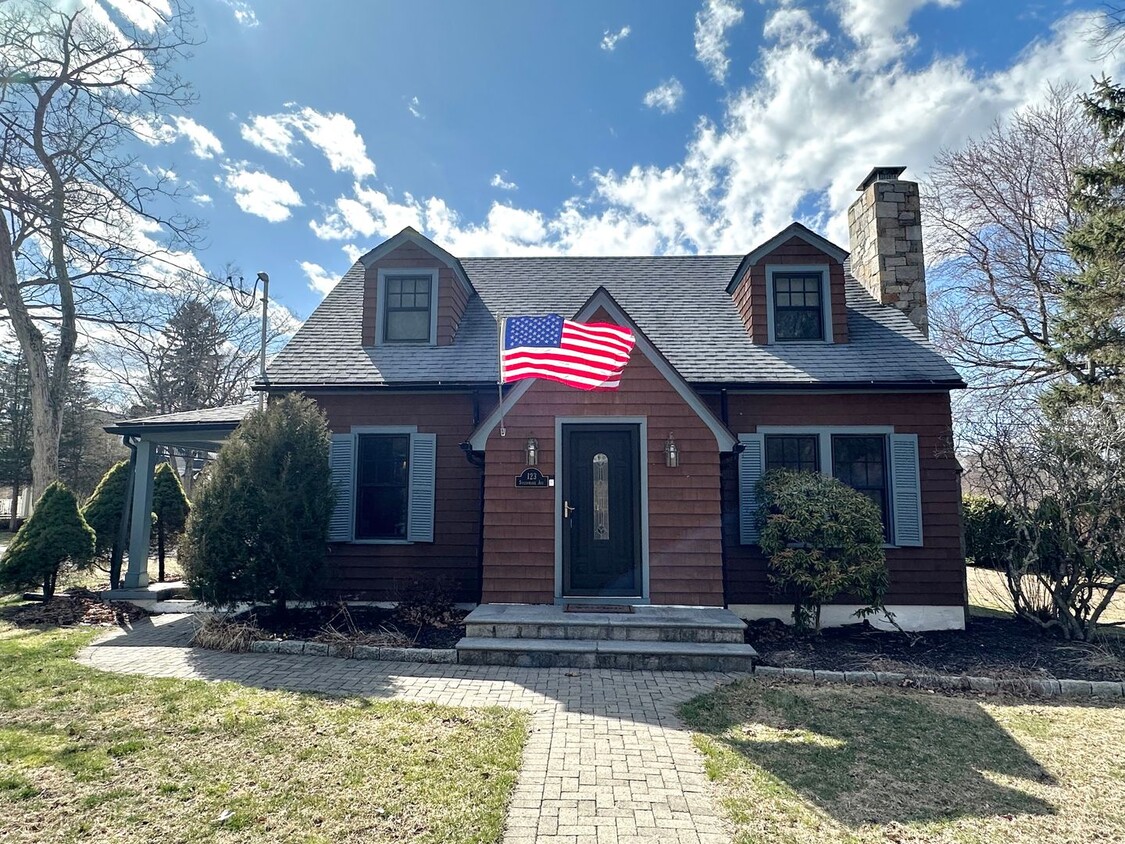 Primary Photo - Charming Cape Cod Home with Updated Kitche...