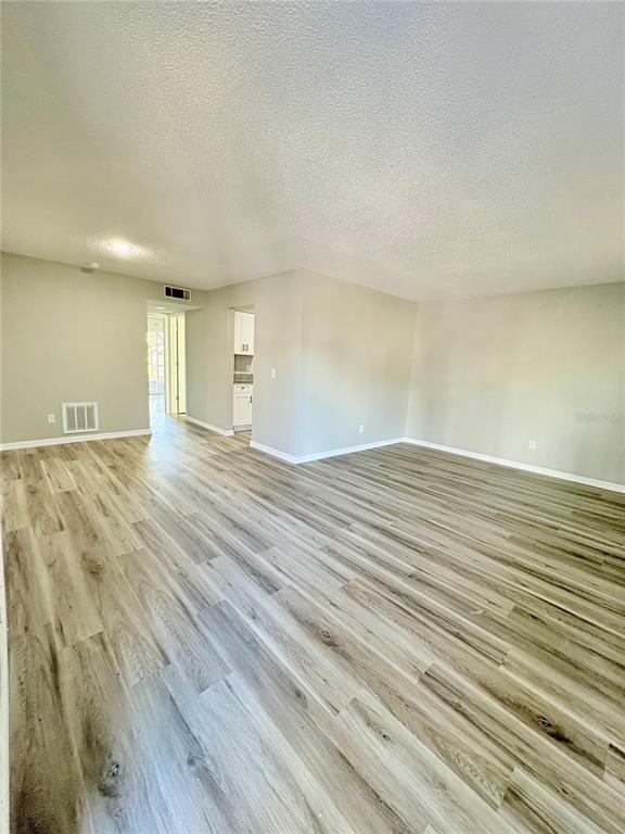 Building Photo - 9005 Tudor Dr