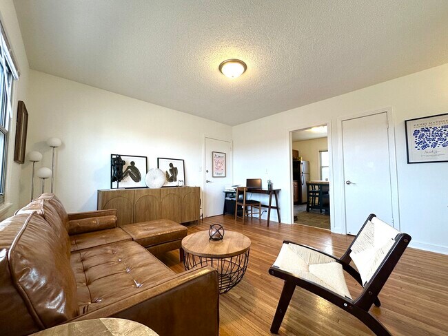 Sala de estar de 2 dormitorios - The Lex Apartments