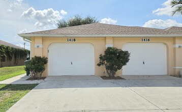 Building Photo - 1418 SE 24th Ave
