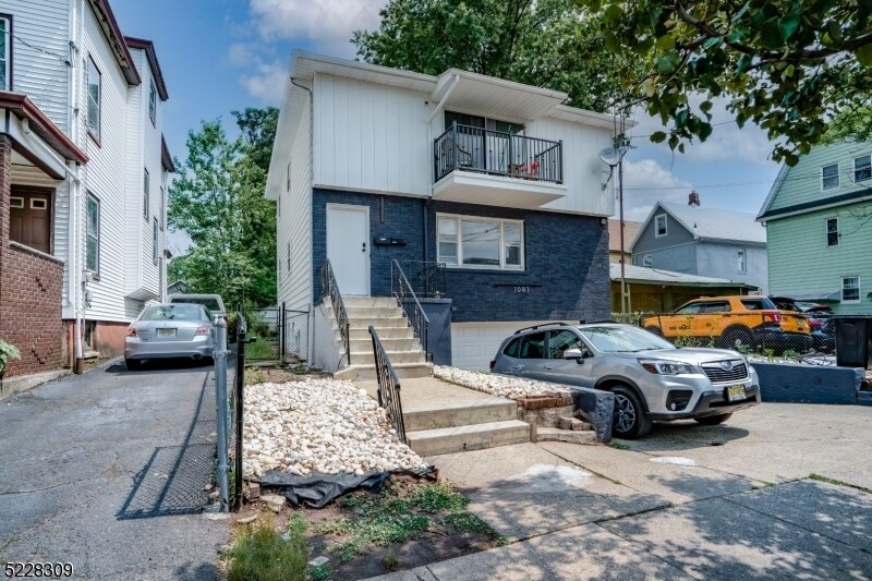 1087 Julia St Unit 1, Elizabeth, NJ 07201 Room for Rent in Elizabeth