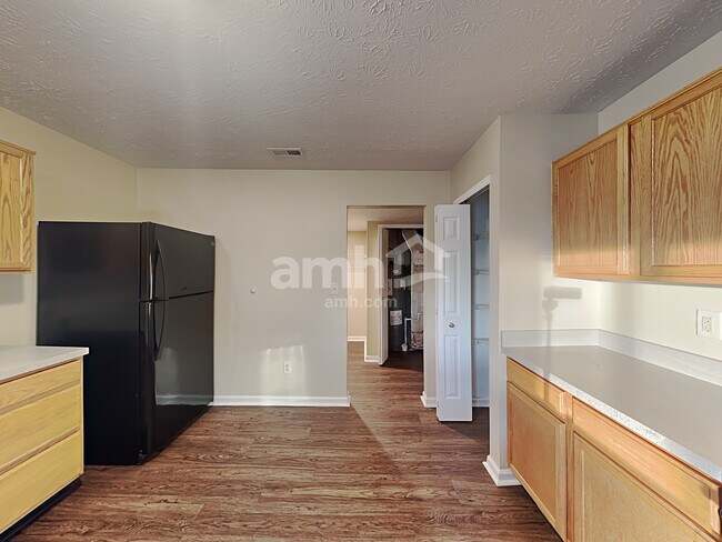 Foto del edificio - 716 Greene Ct