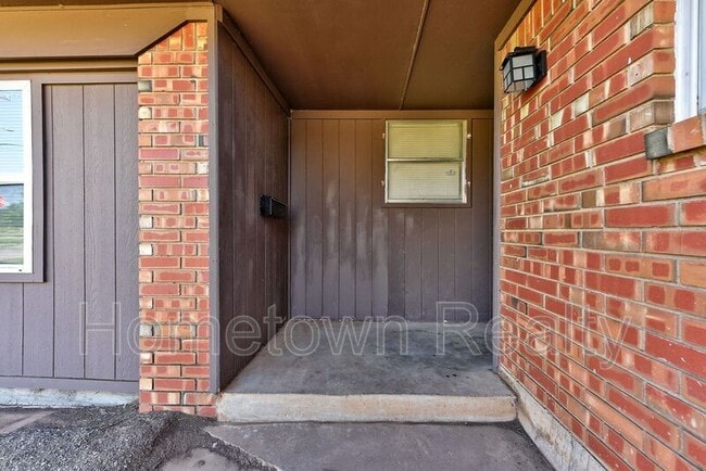Building Photo - 8616 N Harvey Ave