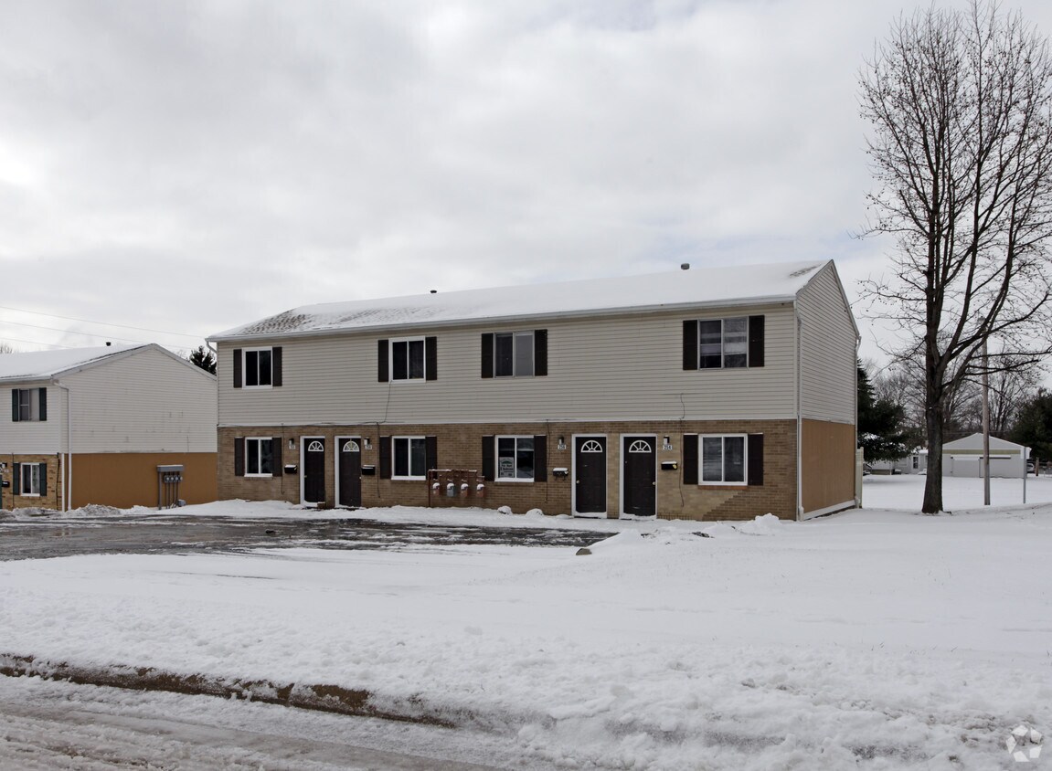 Primary Photo - 223-270 Lilac Pl