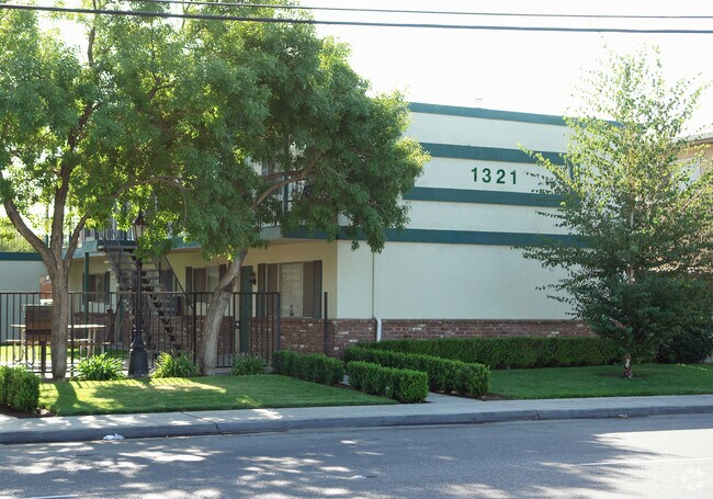 Building Photo - 1321 Minnewawa Ave