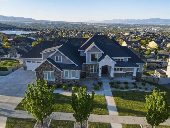 Foto del edificio - Luxurious Herriman 6 Bed with Indoor Court, Theater & Stunning Views!!!
