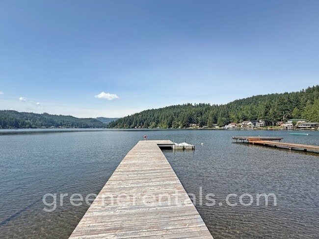 Building Photo - Waterfront Rambler on Summit Lake