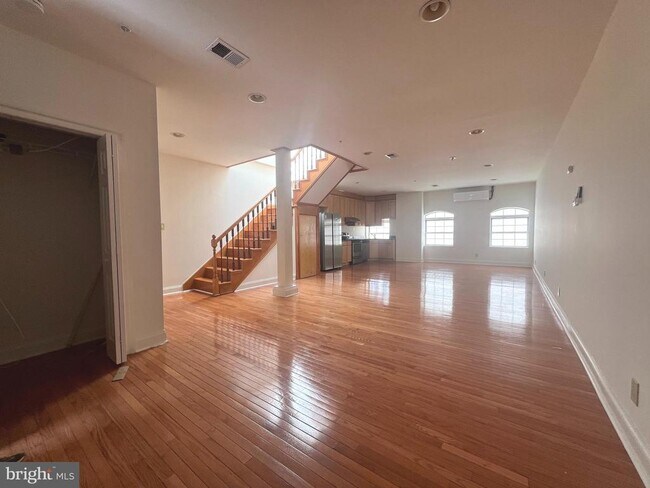 Building Photo - 926 Race St