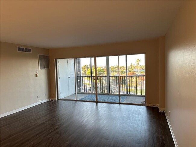Foto del edificio - 10355 Paradise Blvd