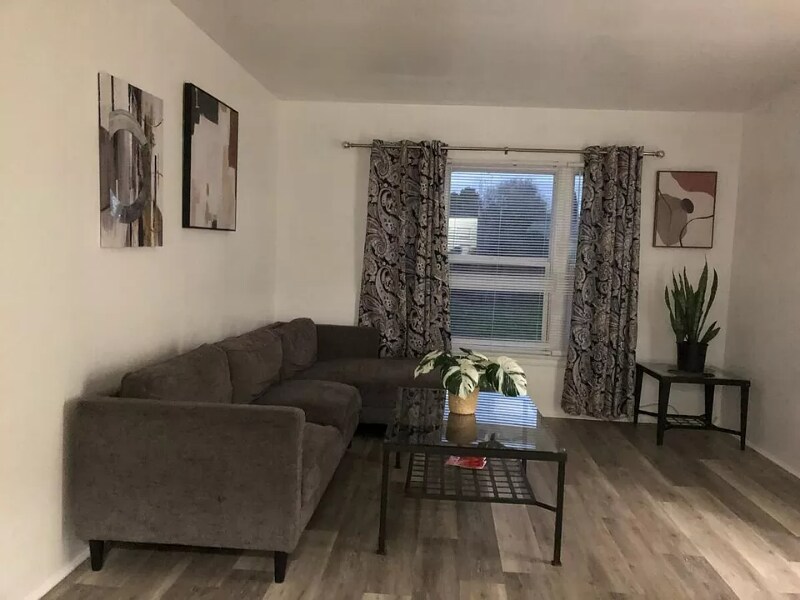 Foto principal - 10561 Mountain View Ave