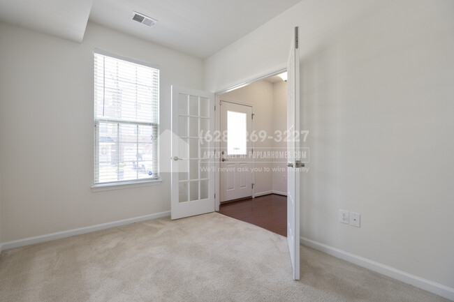 Foto del edificio - 7719 Duncannon Ln