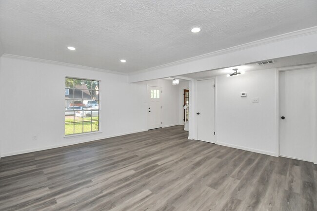 Foto del edificio - 7022 Castleview Ln