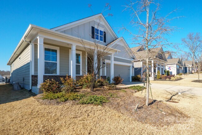 Building Photo - 758 Latrobe Dr