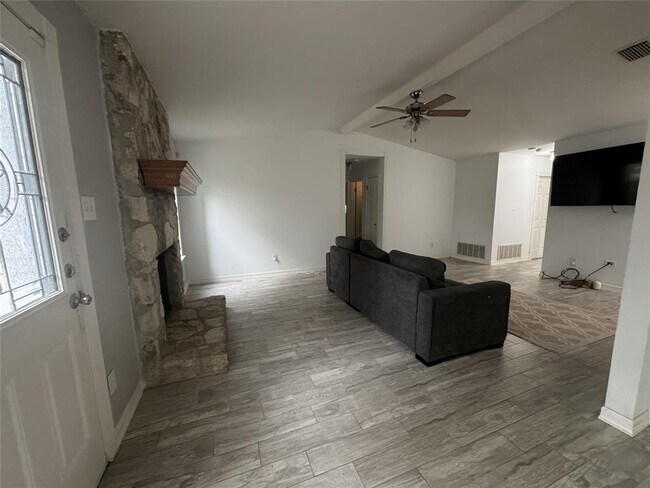 Foto del edificio - 5814 Shreveport Dr