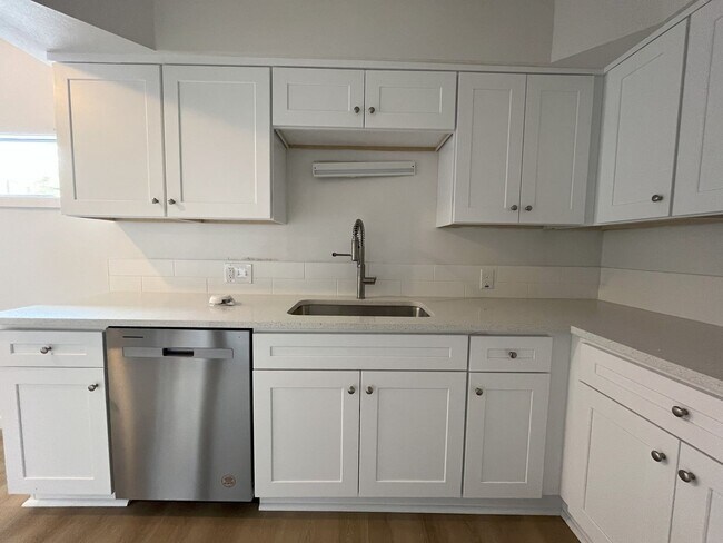 Foto del edificio - Renovated 3-Bedroom Home with Modern Kitch...