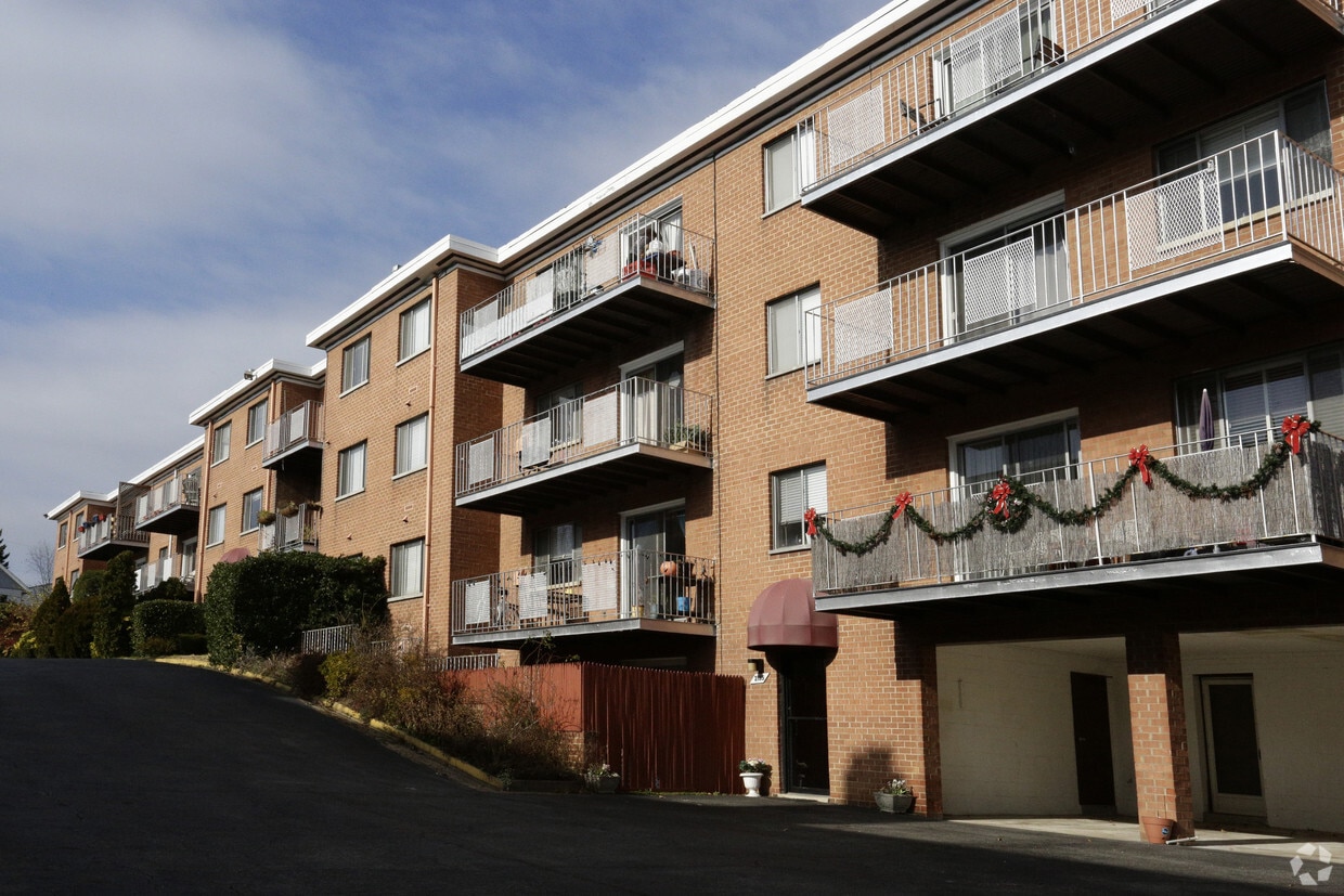 Primary Photo - Morene Apartments