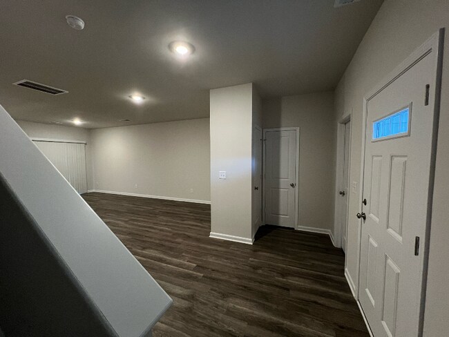 Foto del edificio - 903 Drake Grv Ln