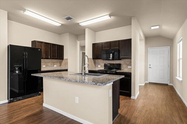 Foto del edificio - 12220 Walter Vaughn Dr