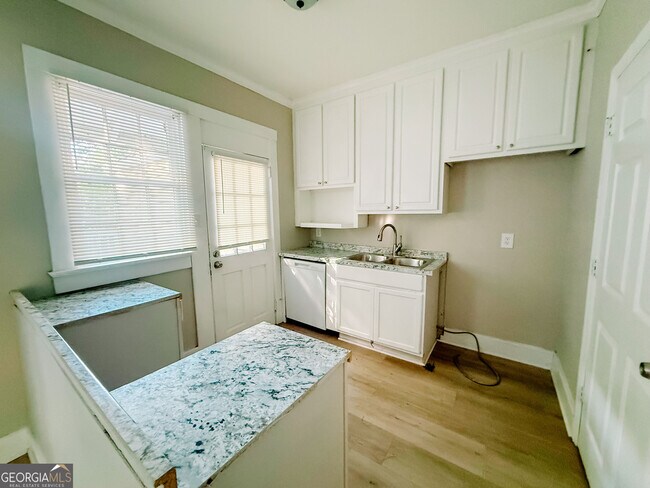 Foto del edificio - 967 Glenridge Dr