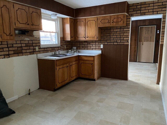 Foto del edificio - 8833 E 121st St