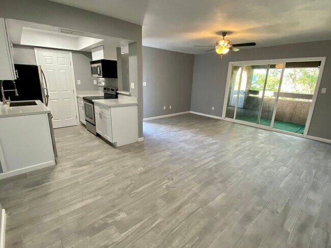 Building Photo - 2211 E Cactus Rd