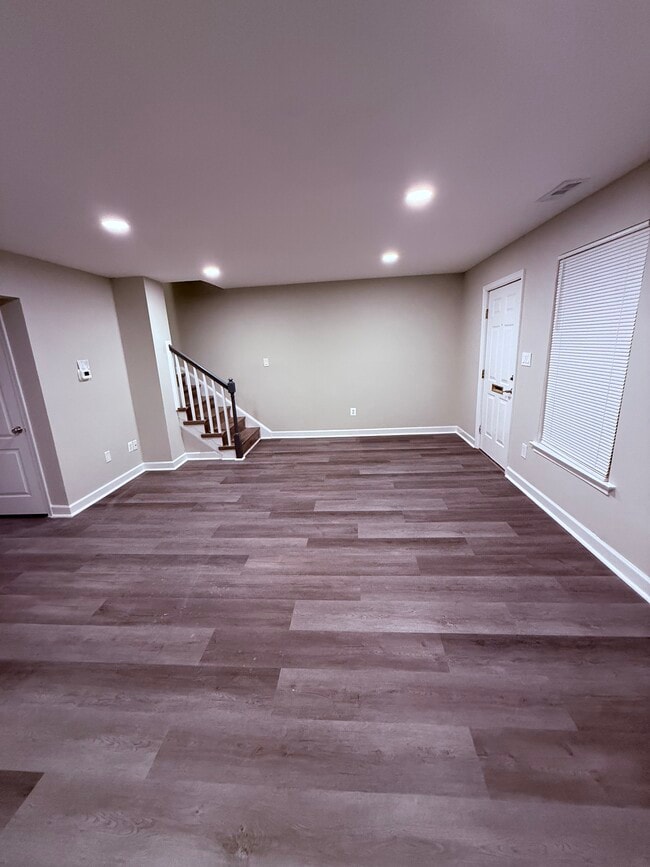 Sala de estar - 1901 Addison Rd S