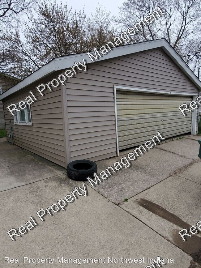 Building Photo - 7036 White Oak Ave