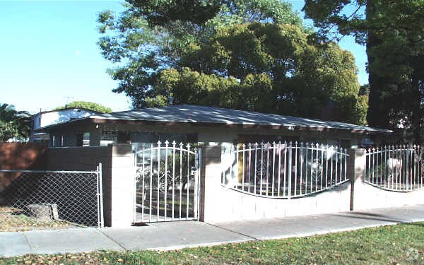 Building Photo - 611 Cypress Ave