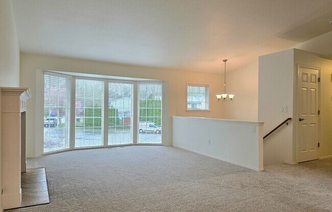 Building Photo - Spacious Home in Lake Stevens Available Now!  Pet Friendly