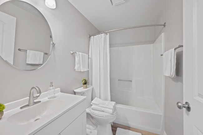 Interior Photo - 860 East