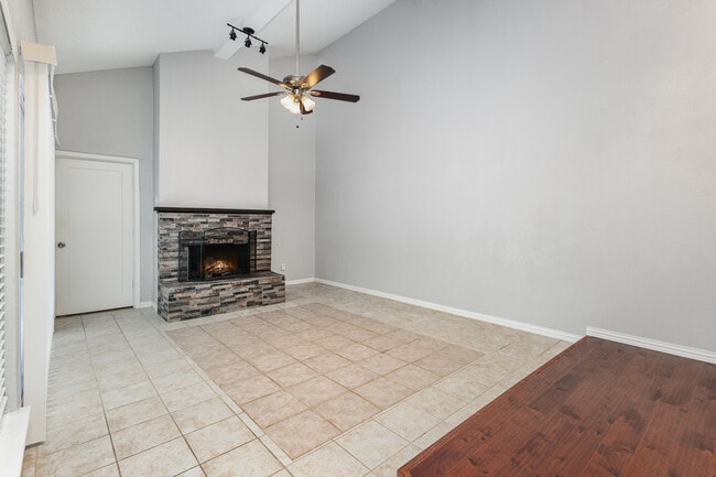 Building Photo - 4665 Country Creek Dr