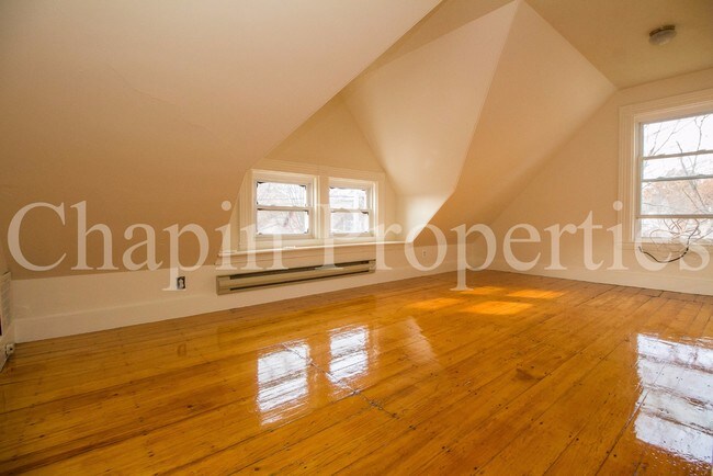 Foto del edificio - 184 Aspinwall Ave