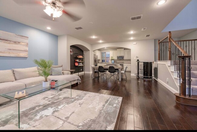 Building Photo - 7305 Venice Dr
