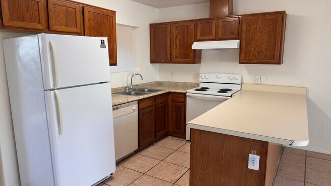 Building Photo - 2641 N Palo Verde Ave