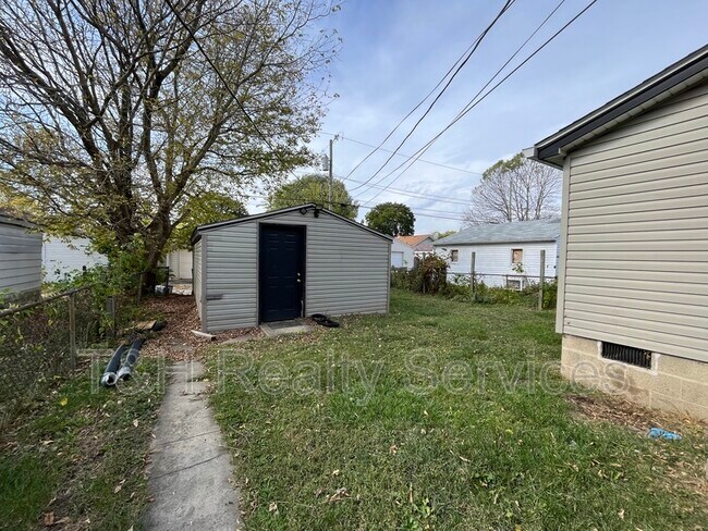 Building Photo - 730 N Bosart Ave