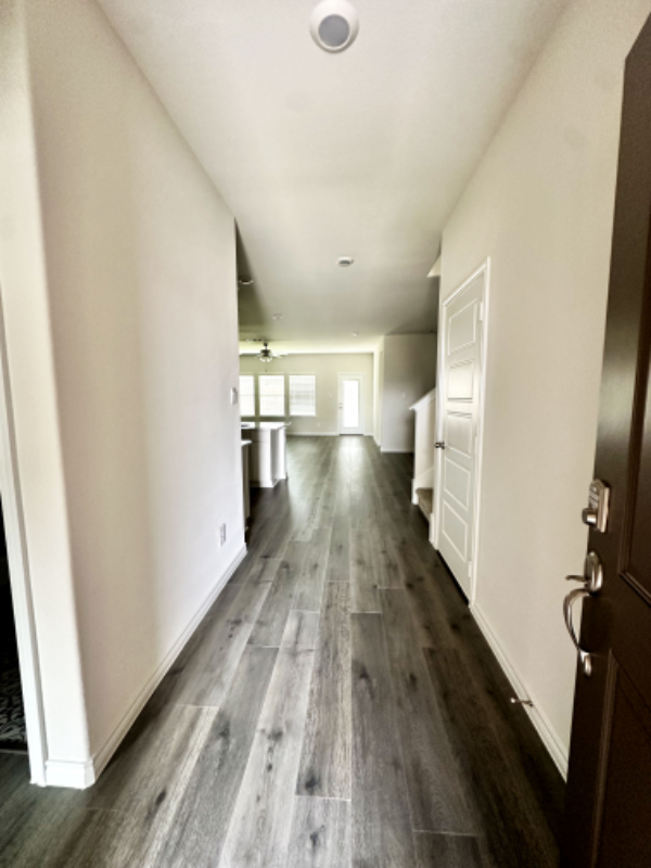 Building Photo - 9813 Autumn Leaves Ln