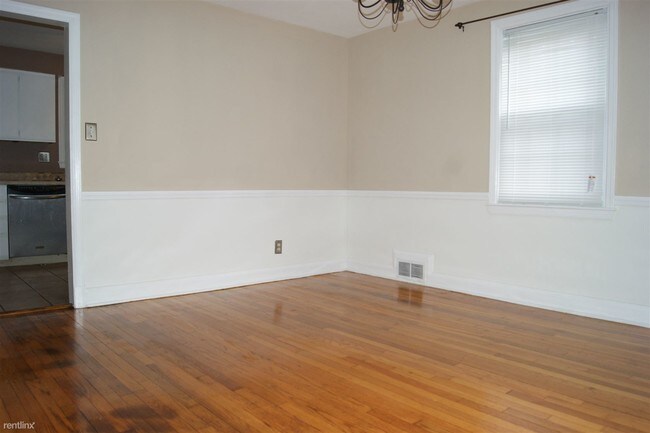 Building Photo - 3 br, 1.5 bath House - 731 Howard Rd