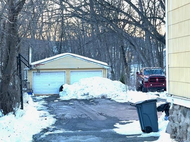 Building Photo - 37 Riverside Dr