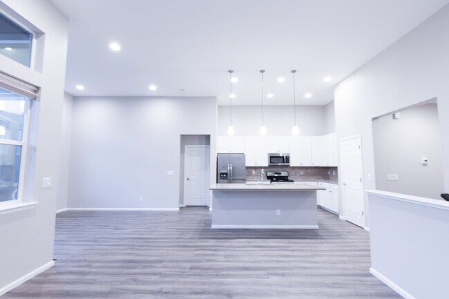 Building Photo - 3197 Deering Lake Dr
