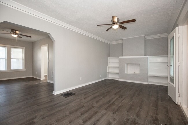 Foto del edificio - Spacious 3 bedroom/1 bath house!