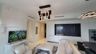 Building Photo - 300 Biscayne Blvd Way